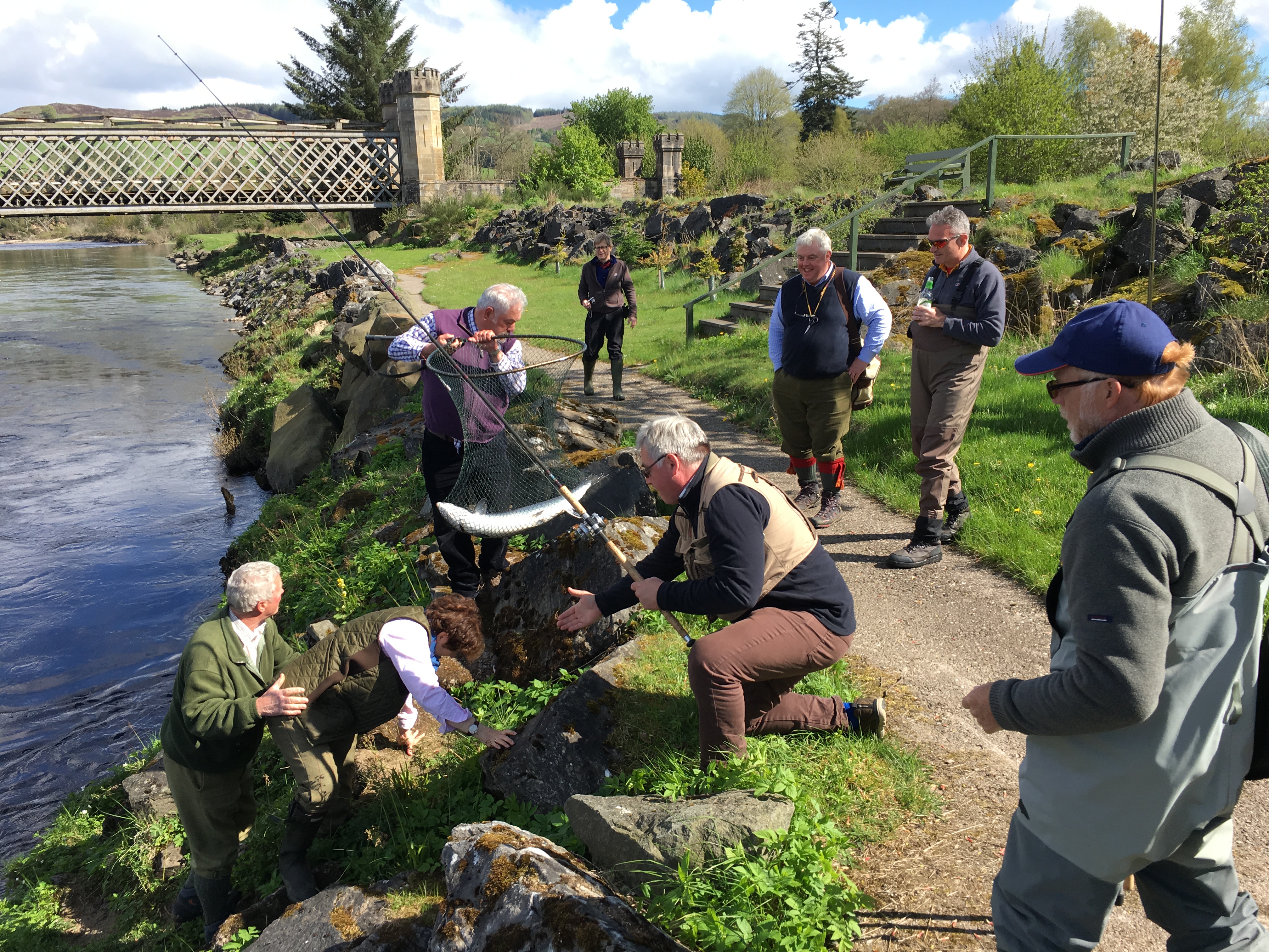 5 fishermen, a guide, a ghillie, a princess and a 22lb salmon on the Tay